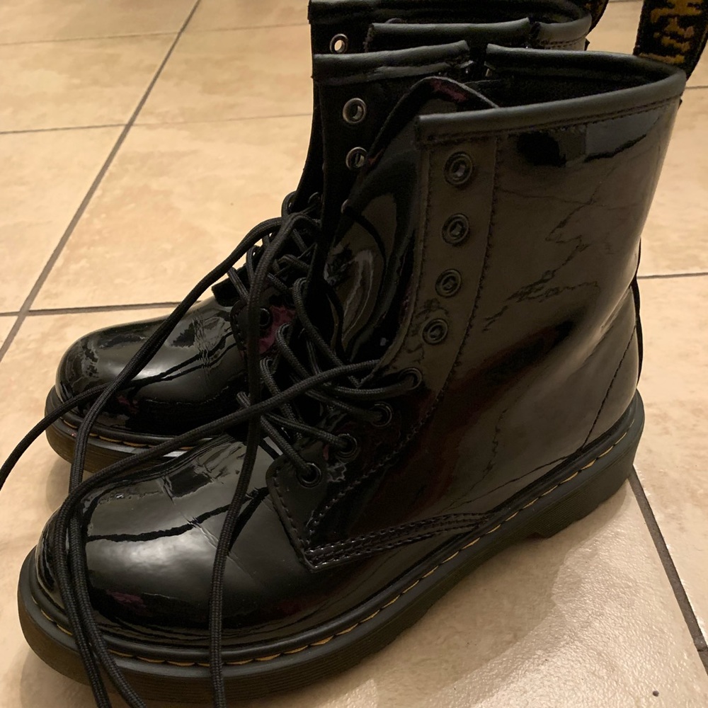 (Sold)I’m selling these gently used Doc Martens size 3